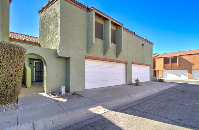 Photo - 2202 W Glenrosa Ave Townhome