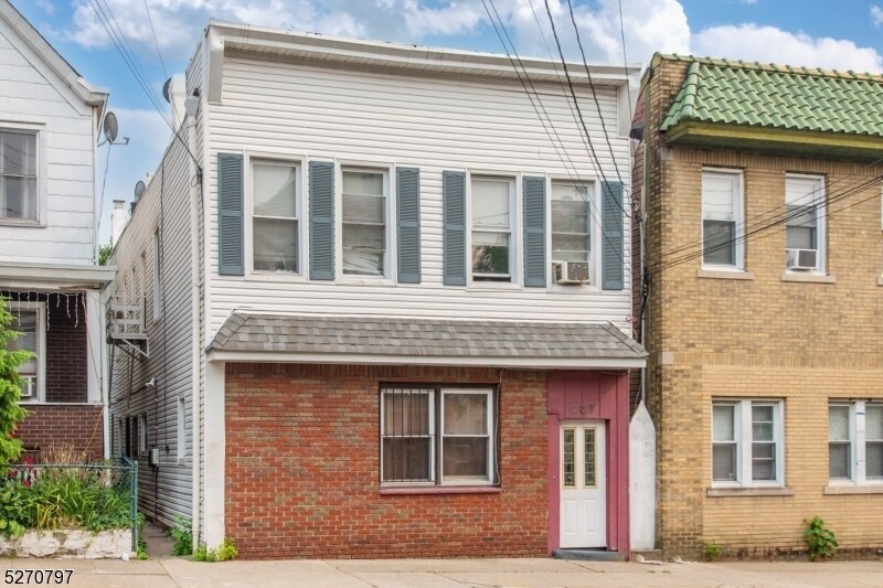 Primary Photo - 237 Ackerman Ave
