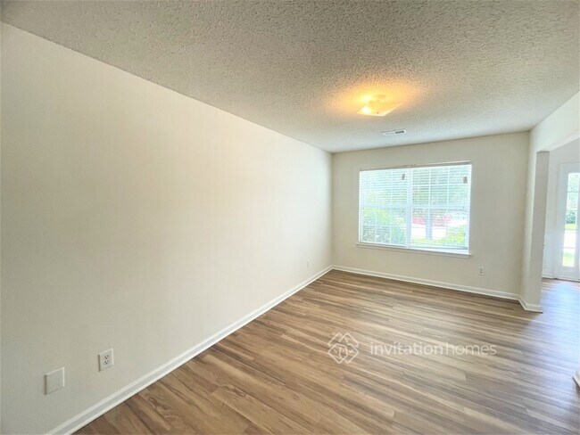 Building Photo - 425 Baywood Way