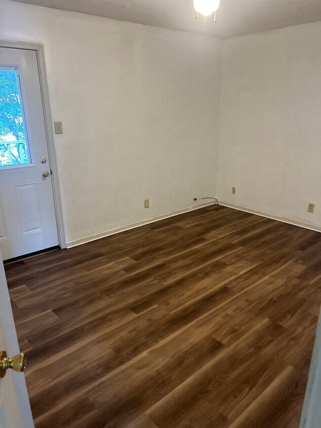 Building Photo - 103 Willow Ridge Dr
