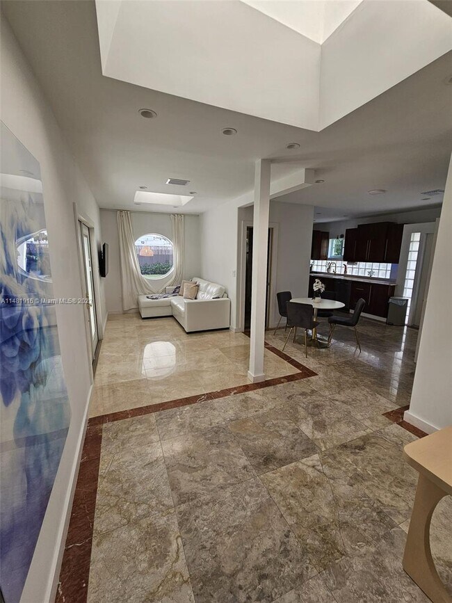 Foto del edificio - 3438 NW 15th St