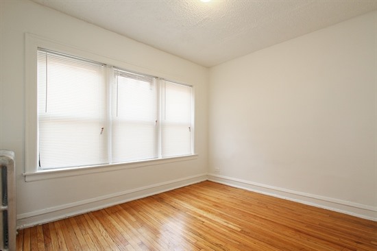 Foto principal - 7110 S Ridgeland Ave