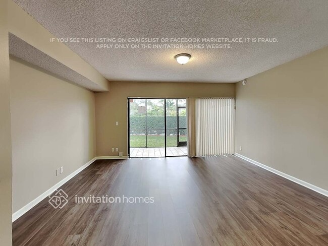 Foto del edificio - 4430 SW 70th Terrace