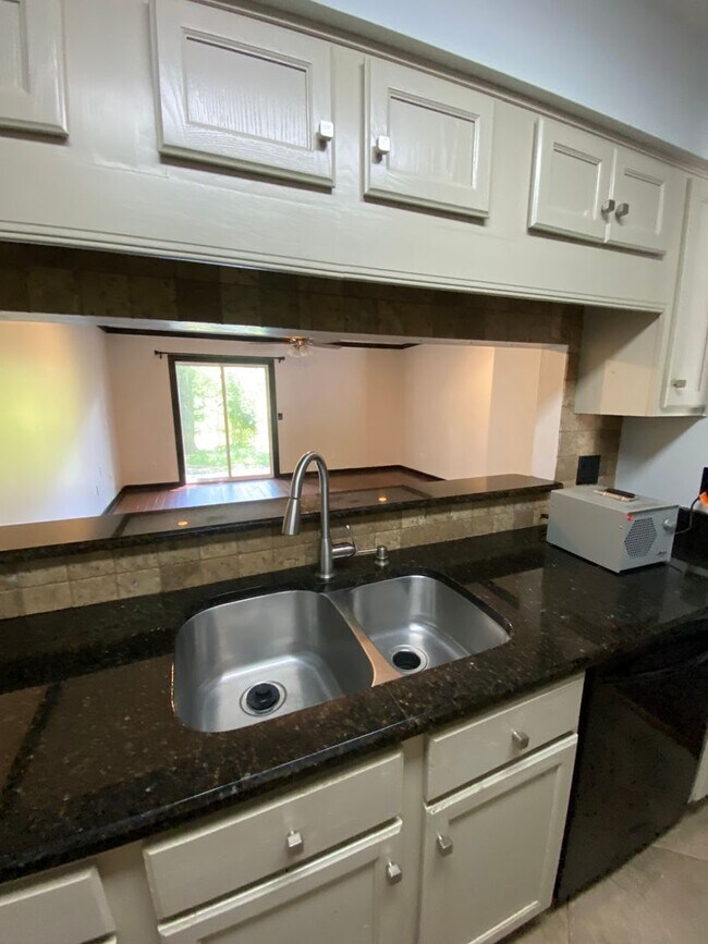 Foto del edificio - Townhome in Auburn Available Now!