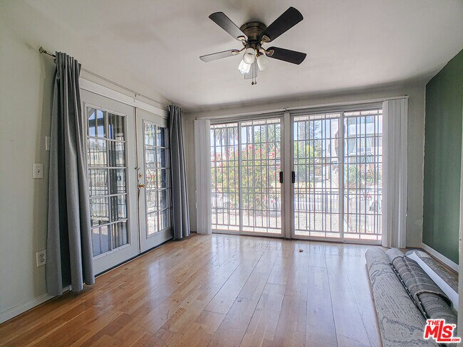 Foto del edificio - 336 S Wilton Pl