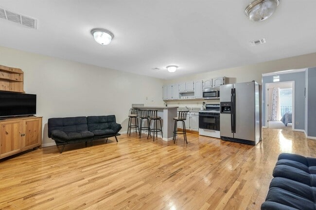 Photo - 4413 Park Avenue Unit 2L Apartment