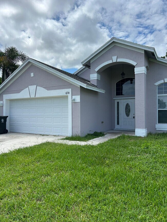 Foto del edificio - 674 SE Thornhill Dr