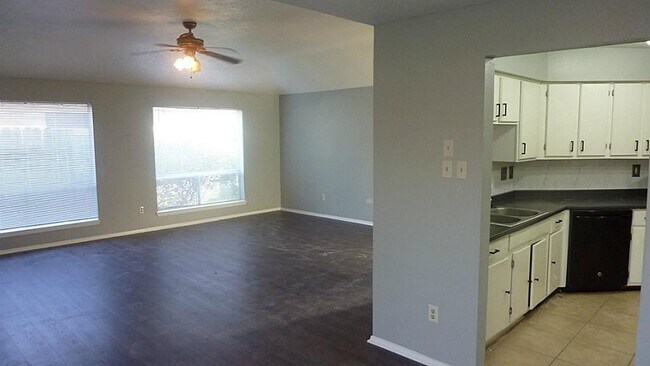Building Photo - 16750 Quail Run Dr