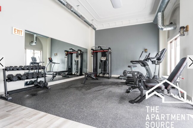 Photo - 540 W Briar Pl Apartment