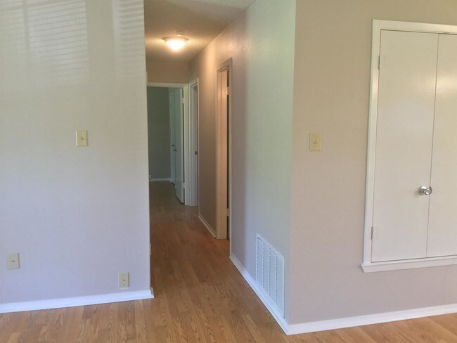 Building Photo - 109 CR 2224