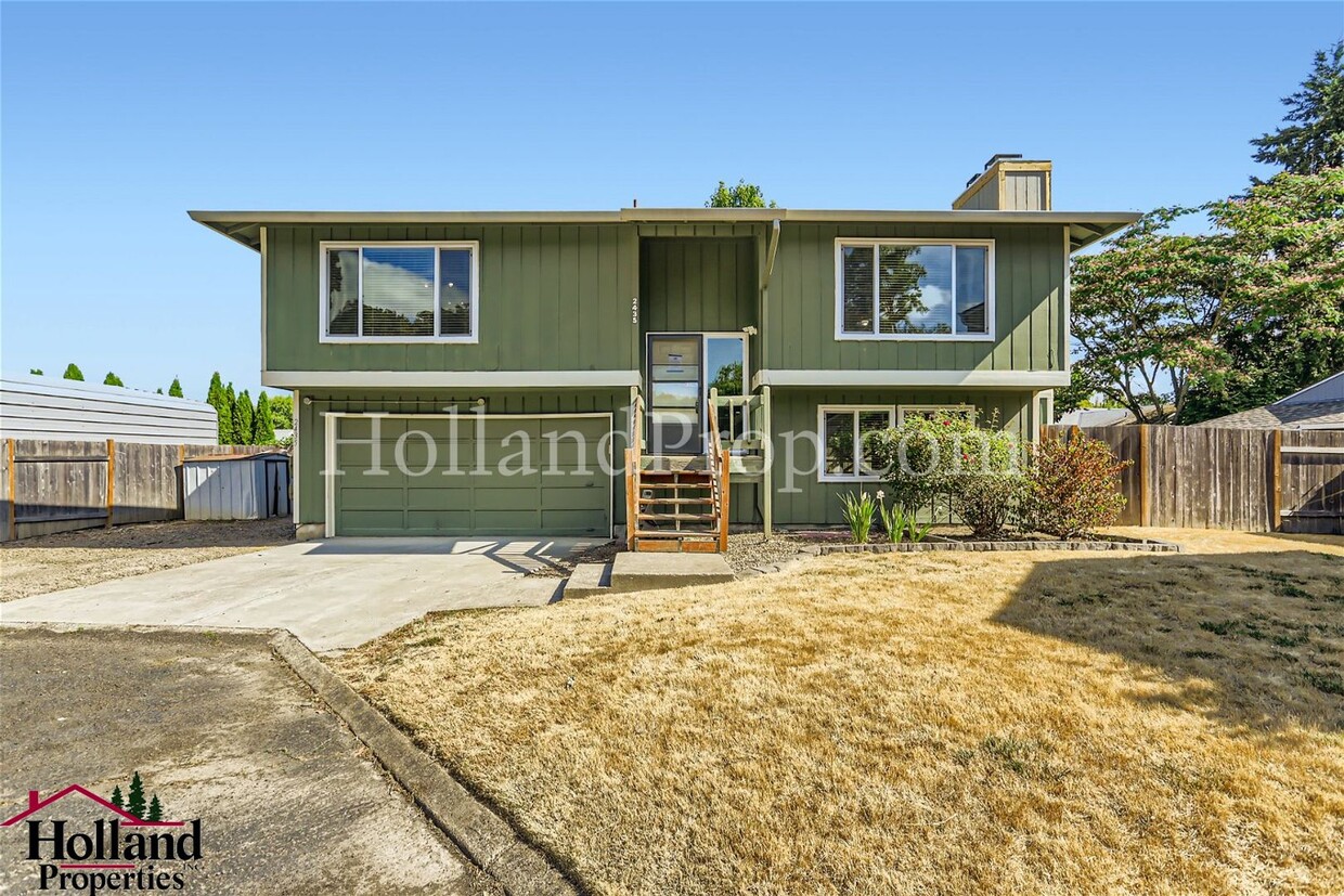 Primary Photo - **COMING SOON** Beautiful Split-Level Hill...