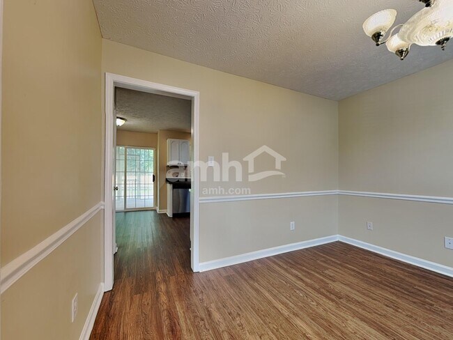 Building Photo - 4521 Aylesbury Dr