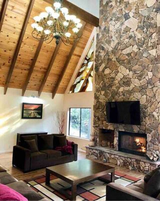 Foto principal - Great Contemporary Lake View Home above Bu...