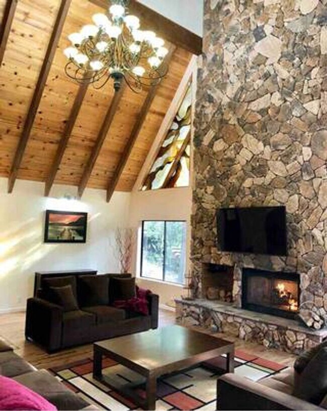 Building Photo - Great Contemporary Lake View Home above Burnt Mill Beach Club