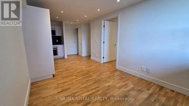Photo du bâtiment - 407-230-230 Oak St