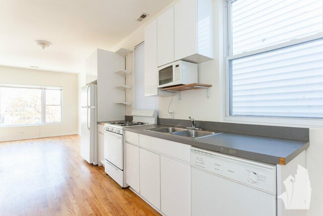 Foto del edificio - 2432 N Ashland Ave