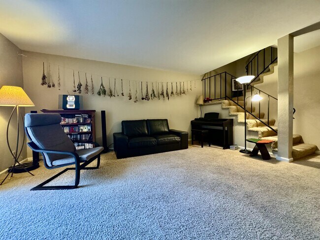 Building Photo - 11093 Firethorne Dr