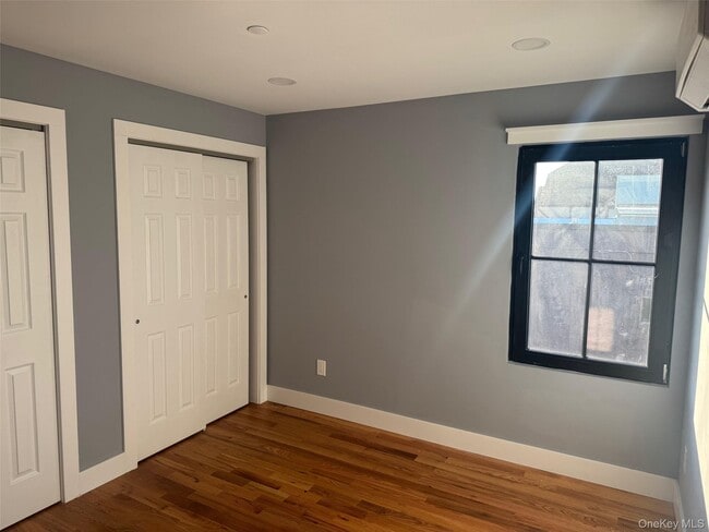 Foto del edificio - 1035 Montauk Hwy