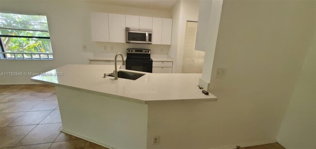 Building Photo - 9999 Summerbreeze Dr
