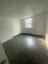 Building Photo - 50 Smith Clove Rd