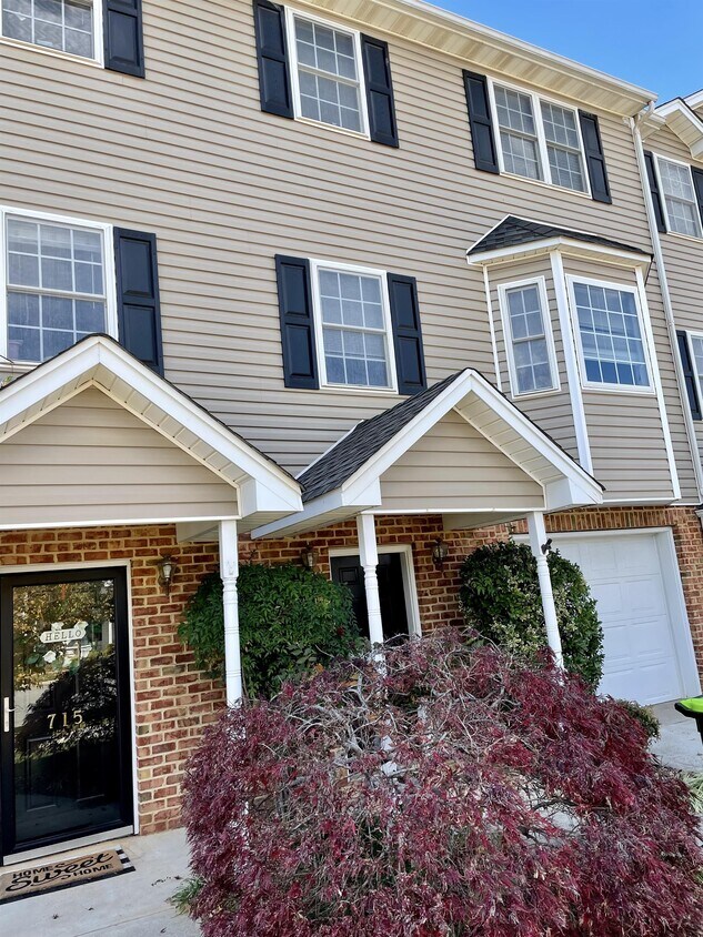 Primary Photo - 717 Wyndhurst Dr