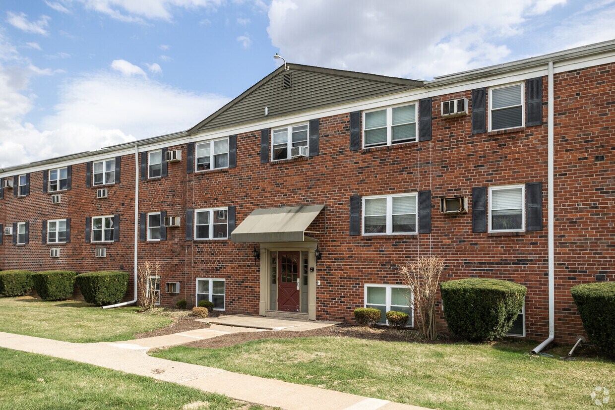 Regency Apartments 2049 Brown Ave Bensalem, PA 19020