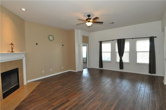 Building Photo - Beautiful home walking distance to Hutto H...