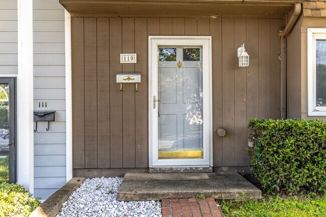 Building Photo - 110 Woodlake Dr