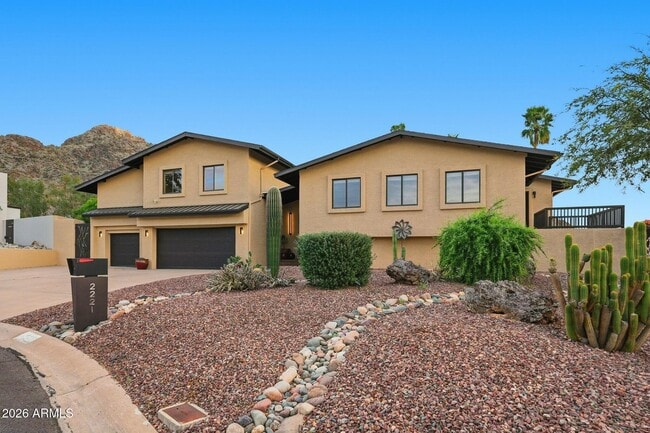 Building Photo - 2221 E Vista Ave