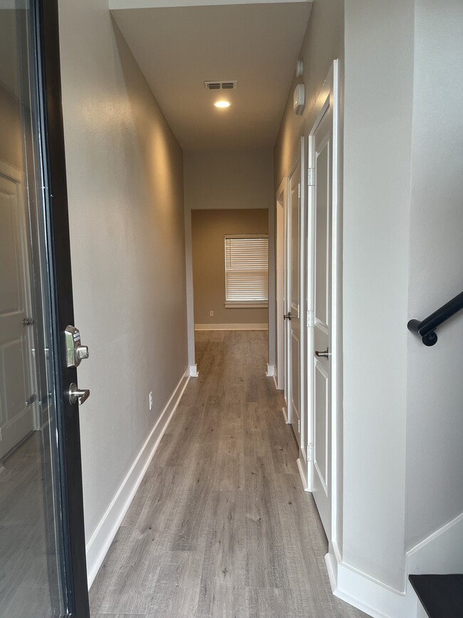 Entry/Hallway - 10673 Brothers Ln