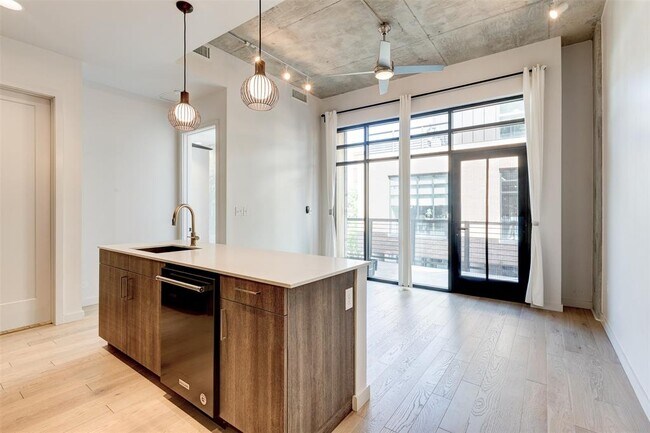 Foto del edificio - 1501 E 4th St