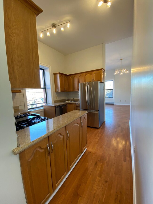 Building Photo - 26 7th Avenue