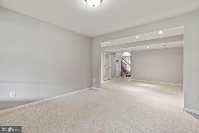 Building Photo - 302 Fox Trail