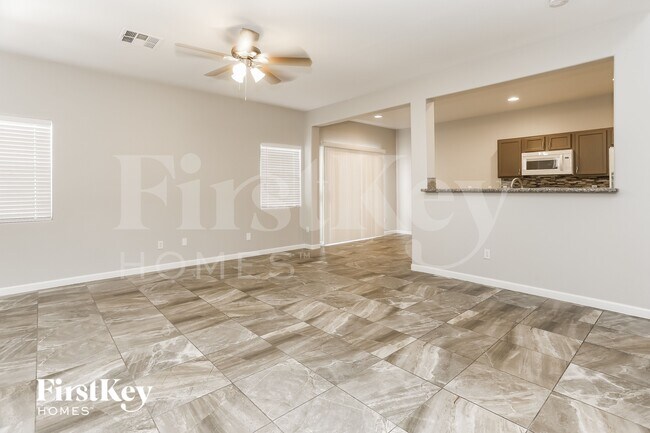 Foto del edificio - 528 E Brown Breeches Ave