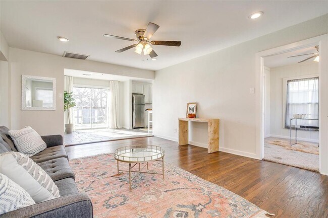 Building Photo - 4733 Calmont Ave