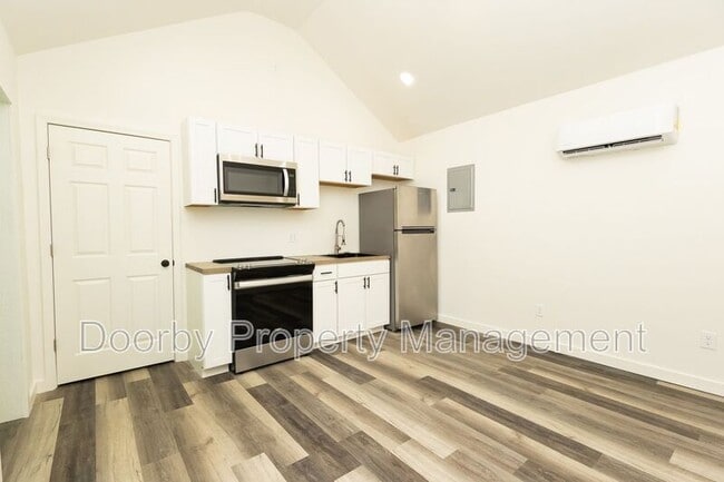 Building Photo - 5640 US-41