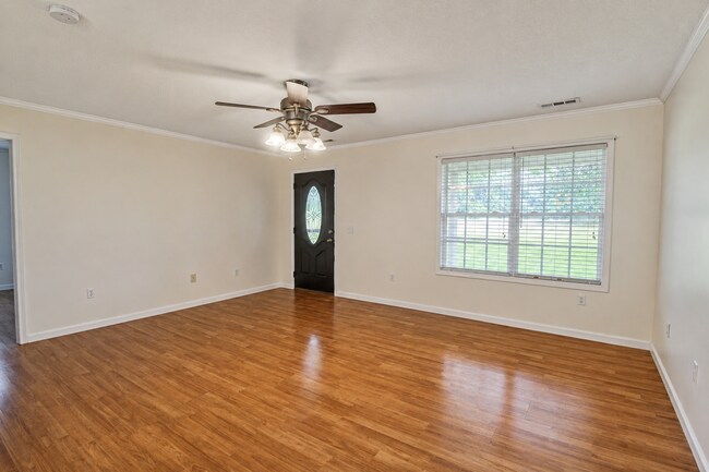 Foto del edificio - 700 Purvin Lollar Rd