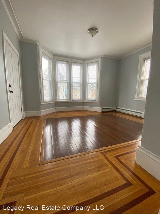 Building Photo - 390 Hope St