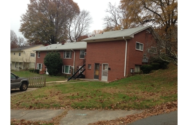 Building Photo - Walnut St Apartments