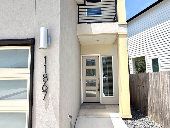Foto del edificio - Luxury 3/2.5 Townhome