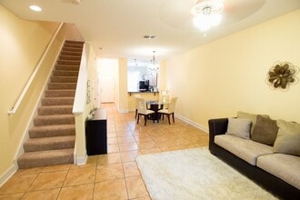Building Photo - 2508 SW 35th Pl