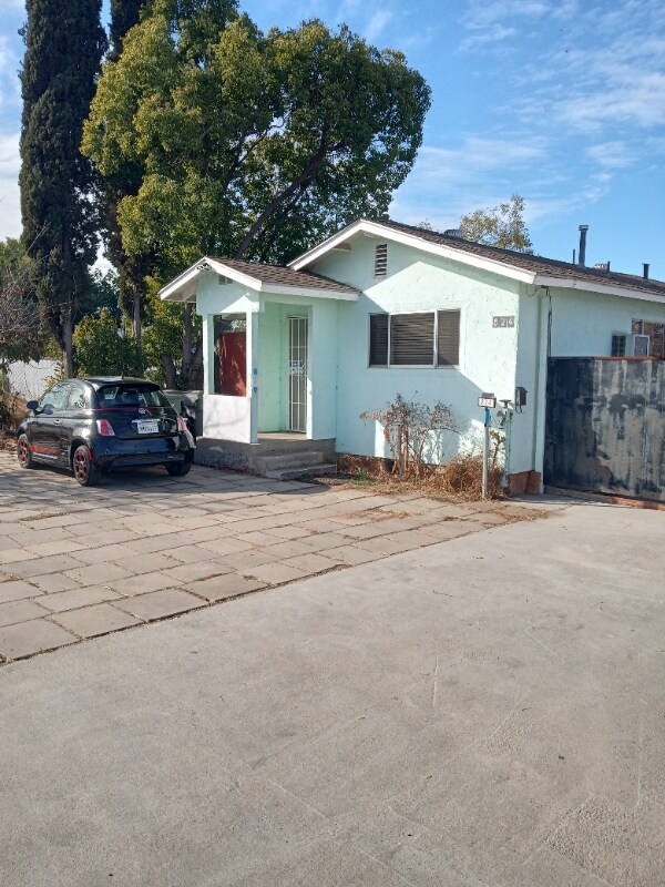 Building Photo - 824 Ballantyne St