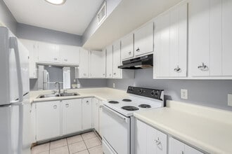 Building Photo - 2413 W Hazelwood St