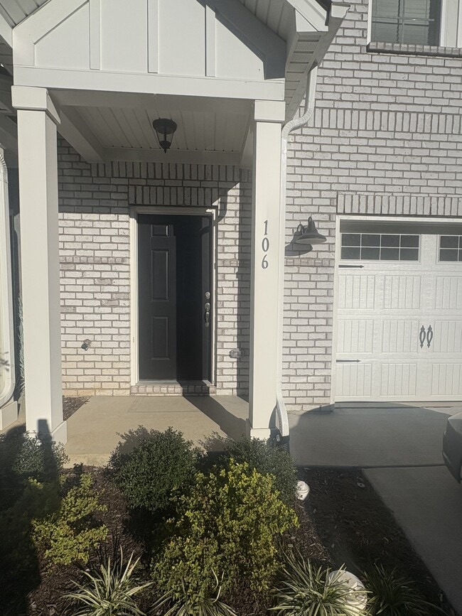 Building Photo - 106 Brighton Ln