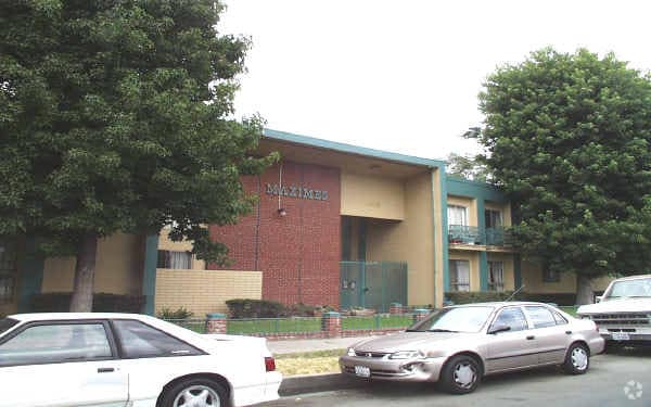 Building Photo - Maximes