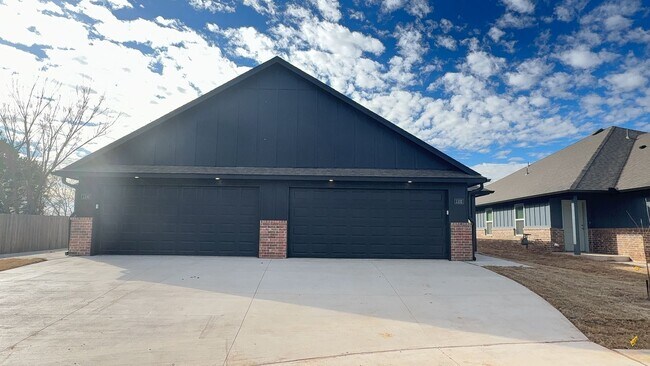 Foto del edificio - Welcome to Brand New Masonwood featuring this 3 Bedroom 2 Bath 2 Car Garage Duplex in a Great loc...