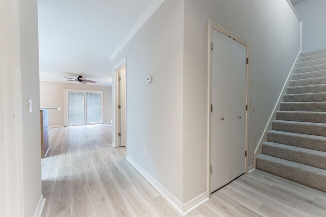 Foto del edificio - 3 BR/2.5 BA Townhome in East Fayetteville