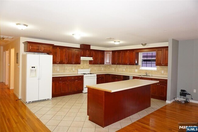 Foto del edificio - 492-494 Irvine Turner Boulevard Unit 3