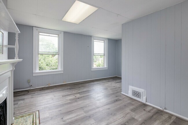 Foto del edificio - 2409-2417 W. Clifton Ave
