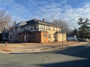Building Photo - 2600 N Vincent Ave